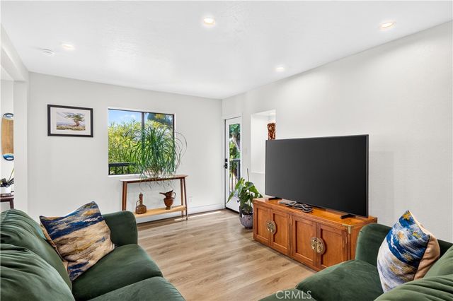 2043 Raymond, Signal Hill, CA 90755