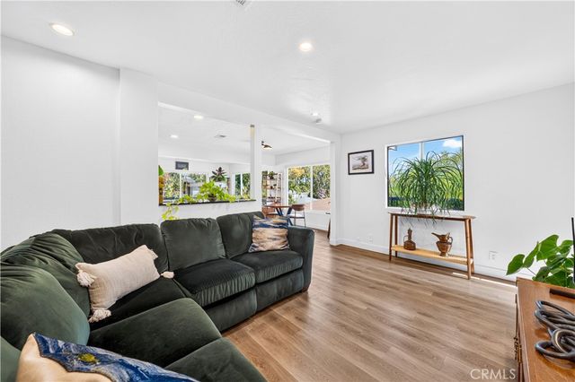 2043 Raymond, Signal Hill, CA 90755