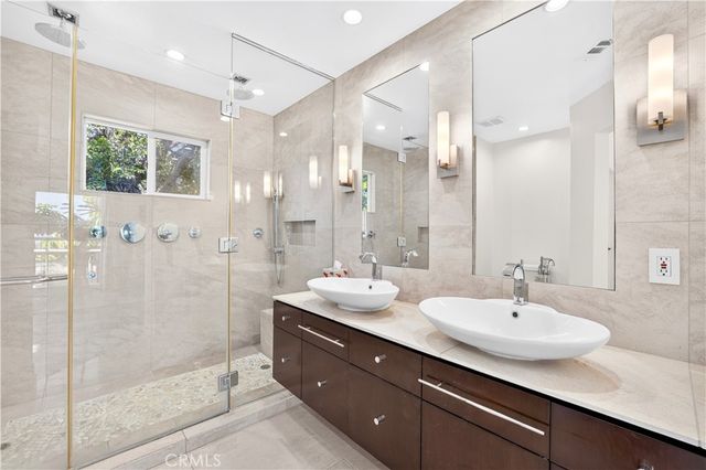 2043 Raymond, Signal Hill, CA 90755