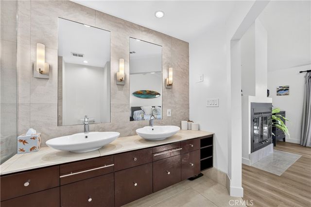 2043 Raymond, Signal Hill, CA 90755
