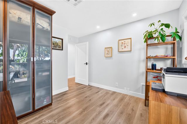 2043 Raymond, Signal Hill, CA 90755