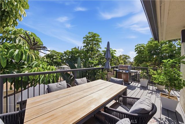 2043 Raymond, Signal Hill, CA 90755