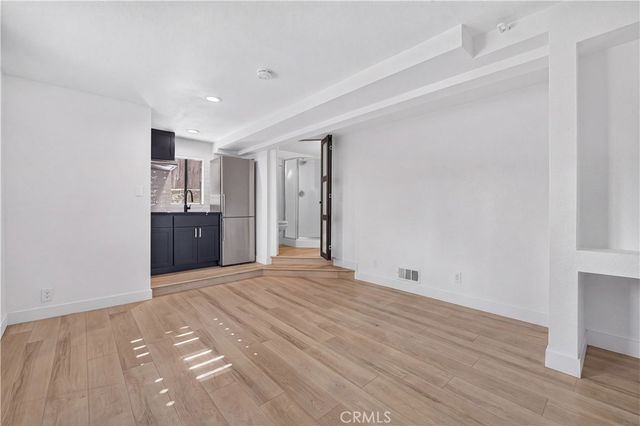 2043 Raymond, Signal Hill, CA 90755