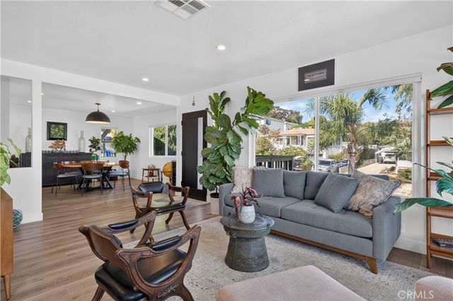 2043 Raymond, Signal Hill, CA 90755