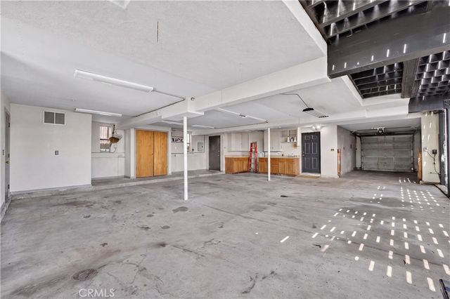 2043 Raymond, Signal Hill, CA 90755