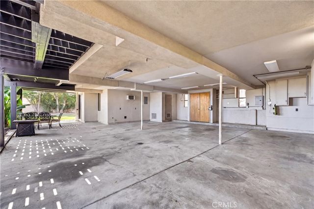 2043 Raymond, Signal Hill, CA 90755