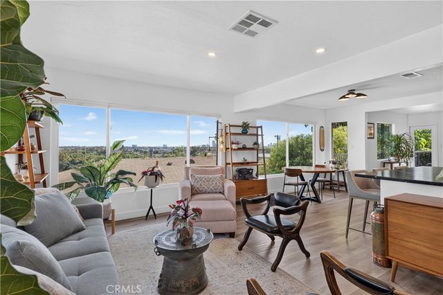 2043 Raymond, Signal Hill, CA 90755