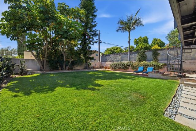 2043 Raymond, Signal Hill, CA 90755