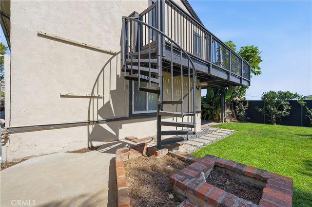2043 Raymond, Signal Hill, CA 90755