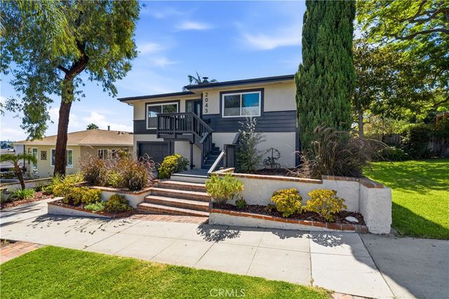 2043 Raymond, Signal Hill, CA 90755