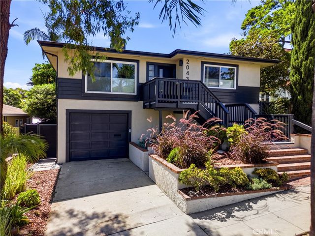 2043 Raymond, Signal Hill, CA 90755