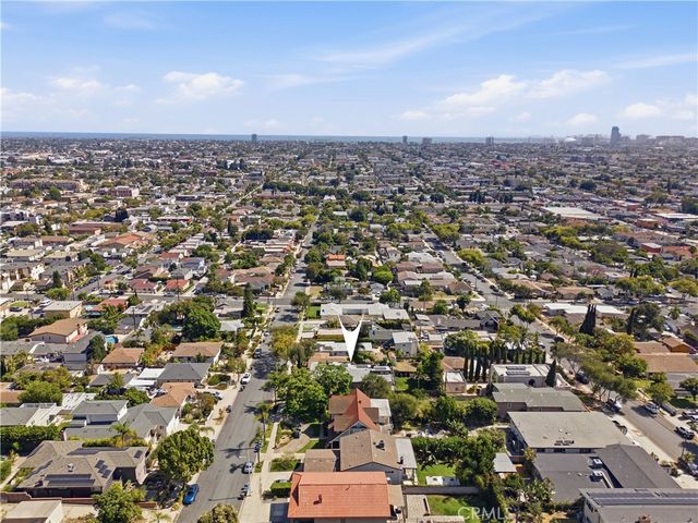 2043 Raymond, Signal Hill, CA 90755