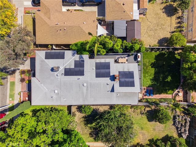2043 Raymond, Signal Hill, CA 90755