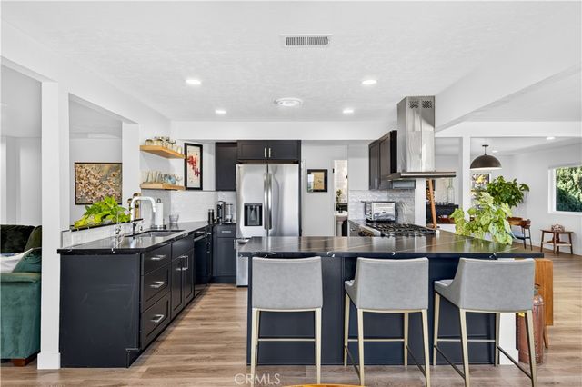2043 Raymond, Signal Hill, CA 90755