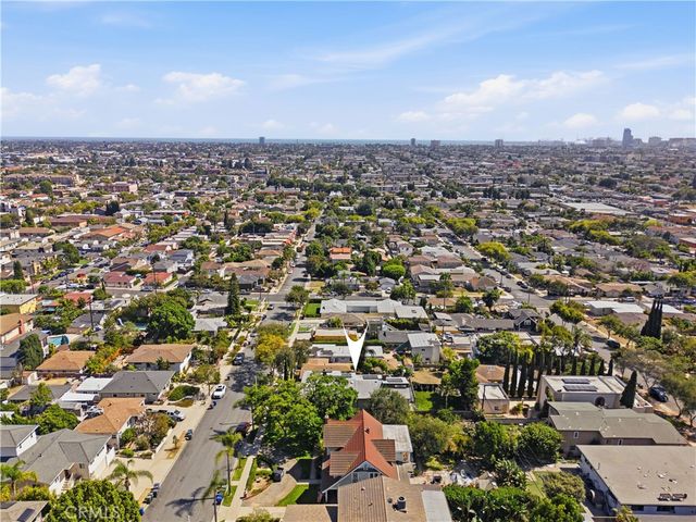 2043 Raymond, Signal Hill, CA 90755