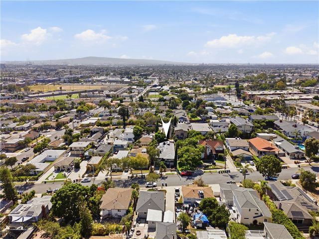 2043 Raymond, Signal Hill, CA 90755
