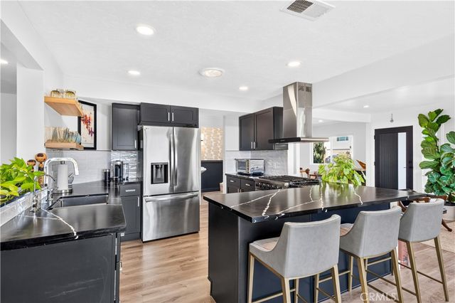 2043 Raymond, Signal Hill, CA 90755