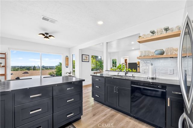 2043 Raymond, Signal Hill, CA 90755