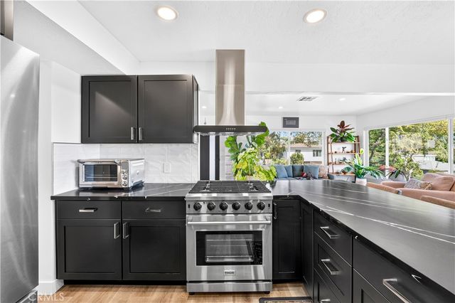 2043 Raymond, Signal Hill, CA 90755