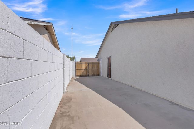8049 E DES MOINES Street, Mesa, AZ 85207