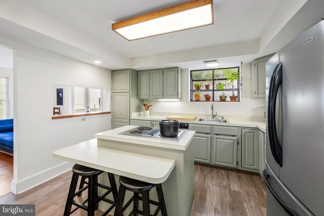 7 SERGEANT ST, Princeton, NJ 08540