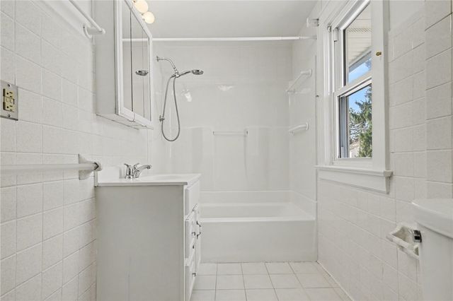 35 Hathaway Road, Irondequoit, NY 14617