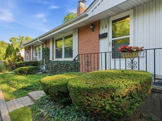 14 Robin Hood Lane 14, Northfield, IL 60093