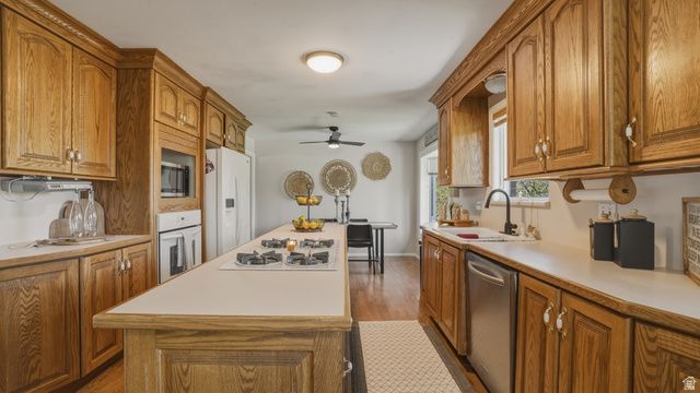 2025 E DIMPLE DELL RD, Sandy, UT 84092