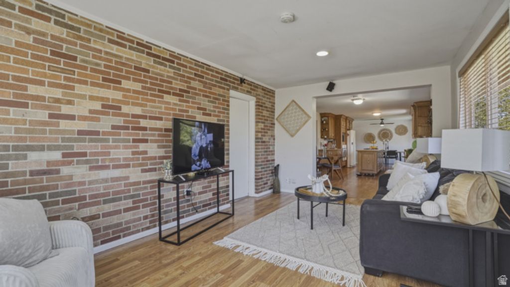 Image 12 of property listing at 2025 E DIMPLE DELL RD, Sandy, UT 84092