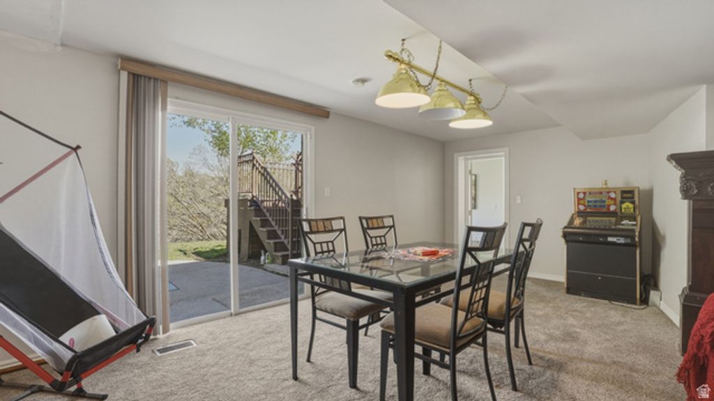 Image 28 of property listing at 2025 E DIMPLE DELL RD, Sandy, UT 84092