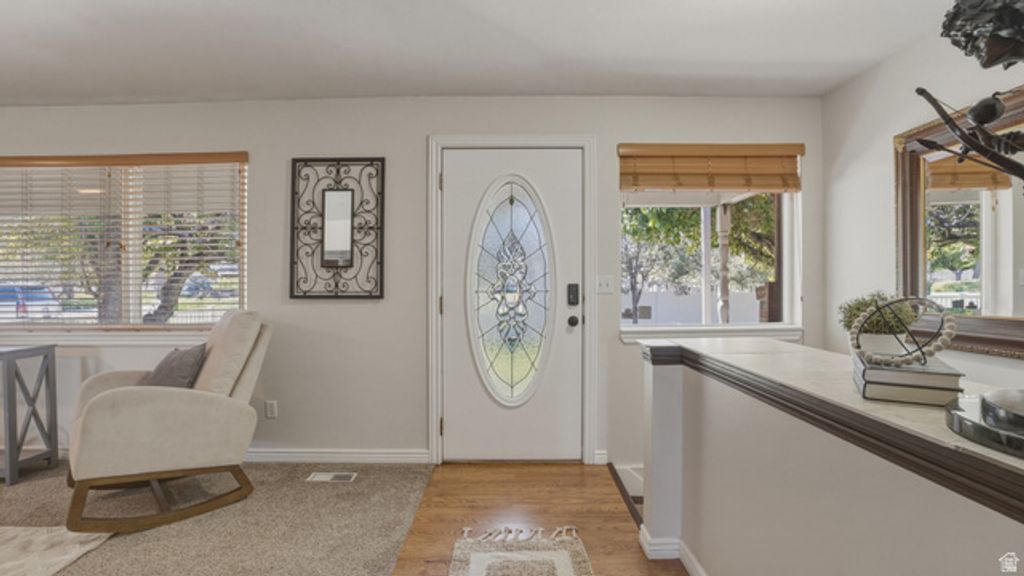 Image 4 of property listing at 2025 E DIMPLE DELL RD, Sandy, UT 84092