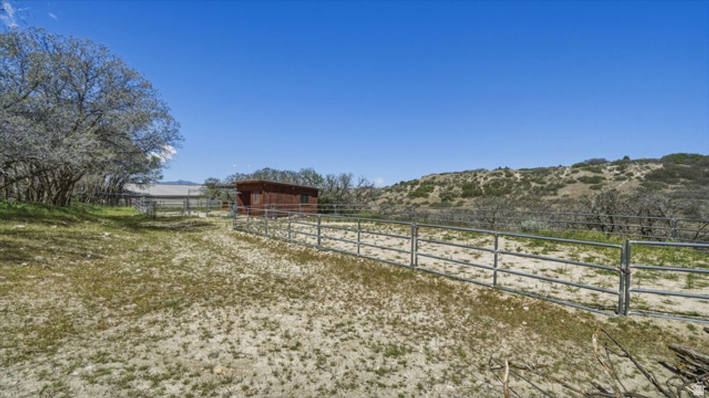 Image 40 of property listing at 2025 E DIMPLE DELL RD, Sandy, UT 84092