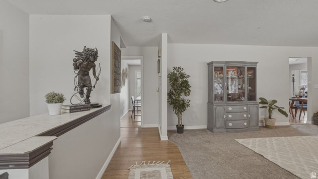 Image 5 of property listing at 2025 E DIMPLE DELL RD, Sandy, UT 84092