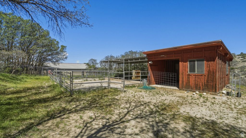 Image 41 of property listing at 2025 E DIMPLE DELL RD, Sandy, UT 84092
