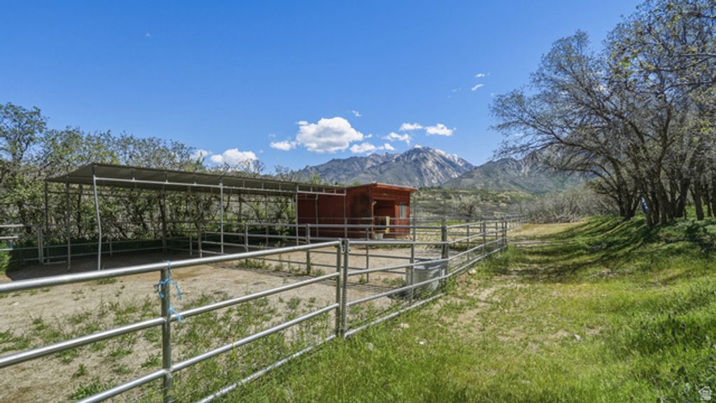 Image 42 of property listing at 2025 E DIMPLE DELL RD, Sandy, UT 84092