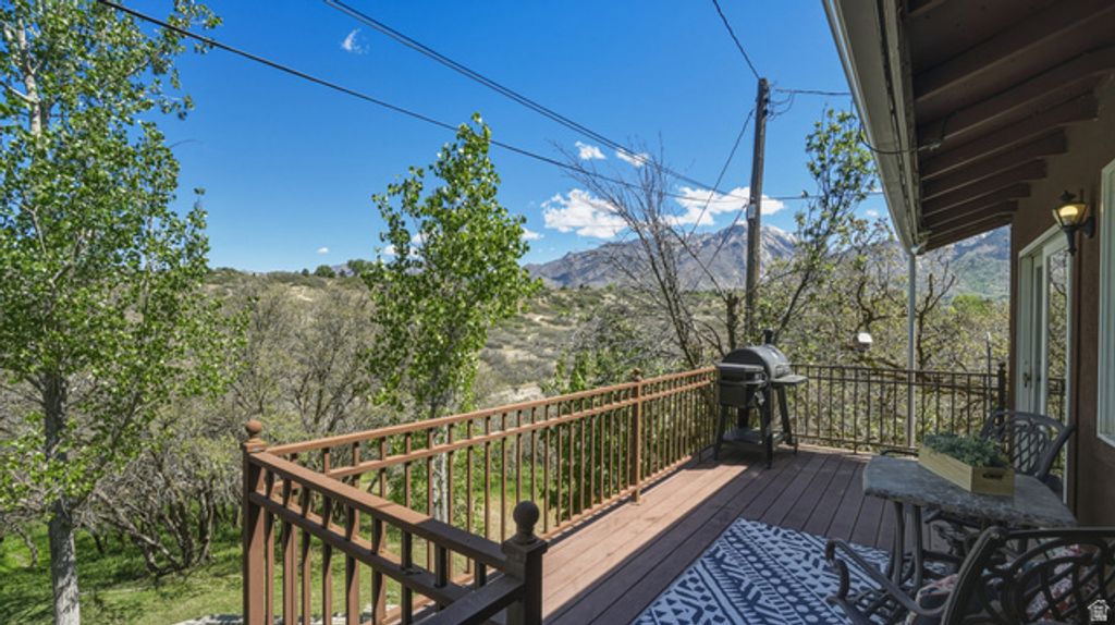Image 47 of property listing at 2025 E DIMPLE DELL RD, Sandy, UT 84092