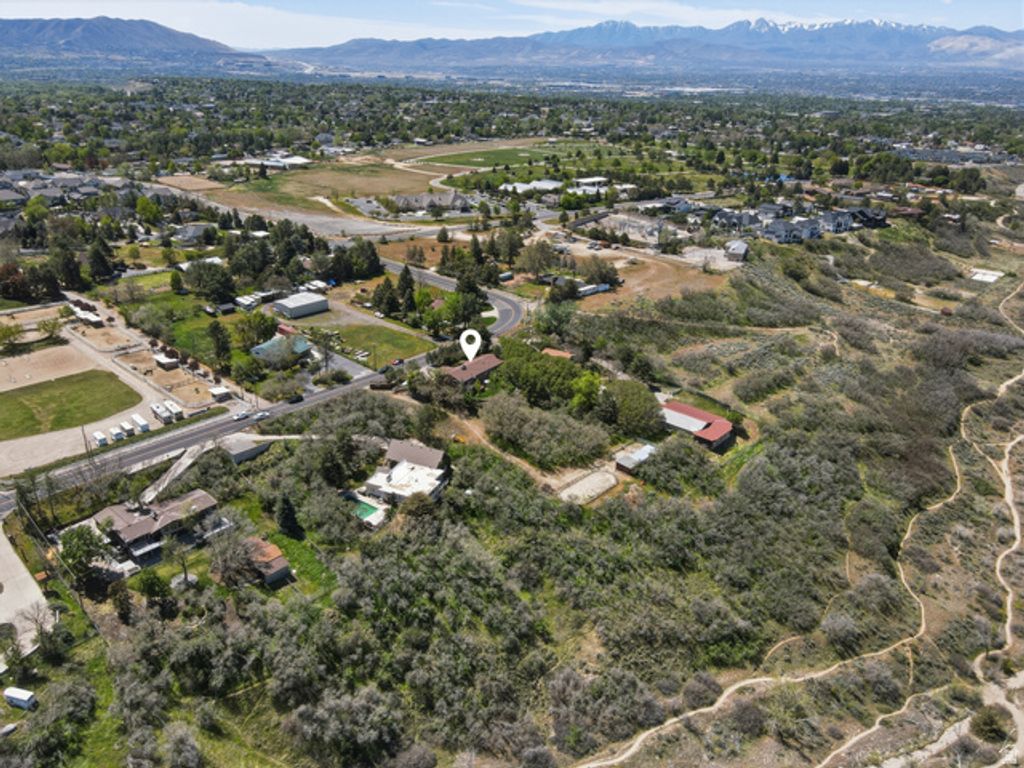 Image 49 of property listing at 2025 E DIMPLE DELL RD, Sandy, UT 84092