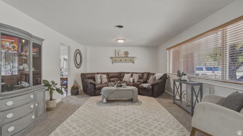 Image 6 of property listing at 2025 E DIMPLE DELL RD, Sandy, UT 84092