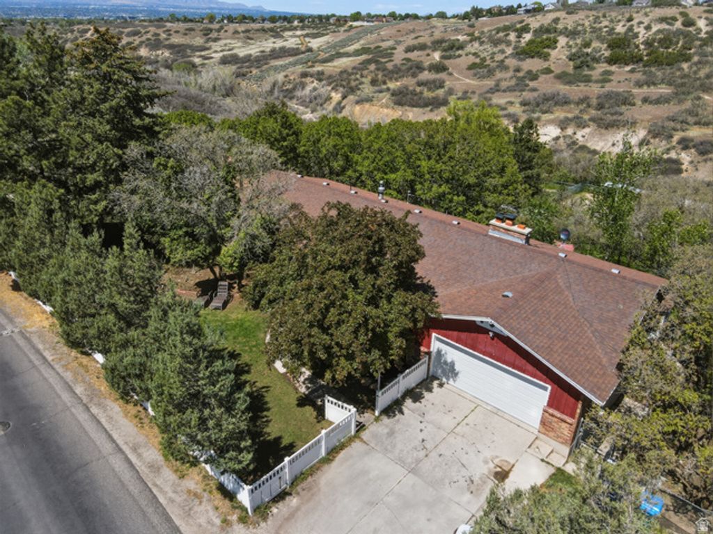 Image 51 of property listing at 2025 E DIMPLE DELL RD, Sandy, UT 84092