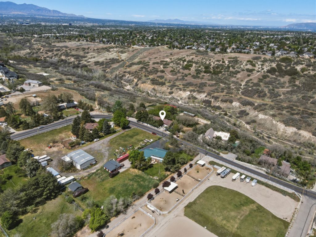 Image 53 of property listing at 2025 E DIMPLE DELL RD, Sandy, UT 84092