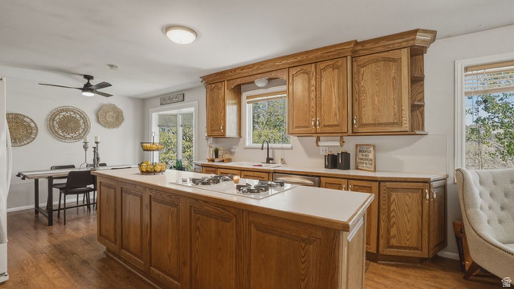 Image 9 of property listing at 2025 E DIMPLE DELL RD, Sandy, UT 84092