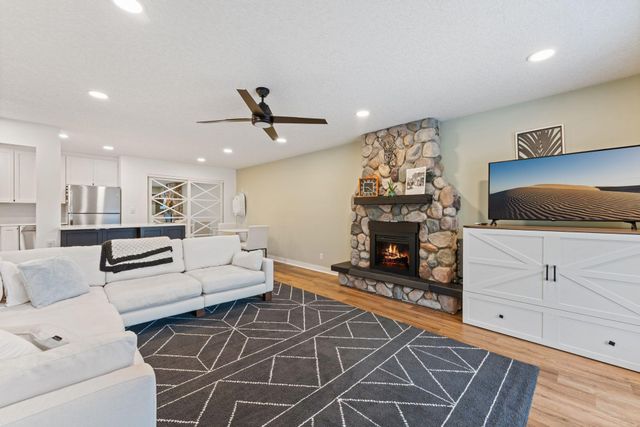 5607 Green Circle Drive 209, Hopkins, MN 55343