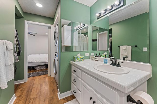 5607 Green Circle Drive 209, Hopkins, MN 55343