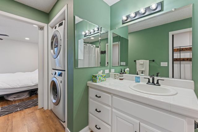 5607 Green Circle Drive 209, Hopkins, MN 55343