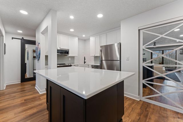 5607 Green Circle Drive 209, Hopkins, MN 55343