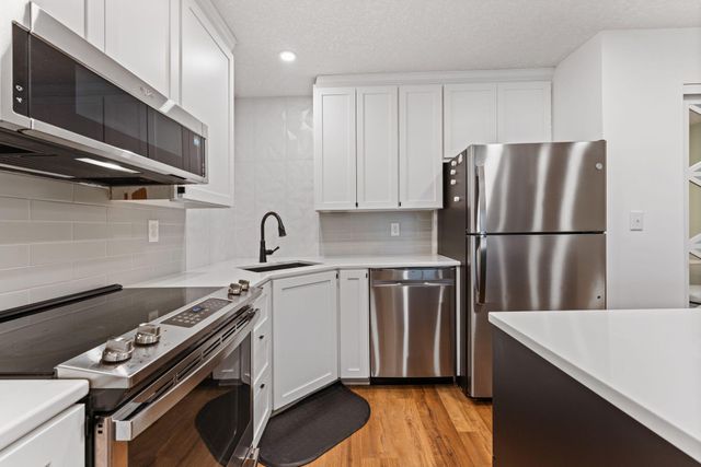 5607 Green Circle Drive 209, Hopkins, MN 55343