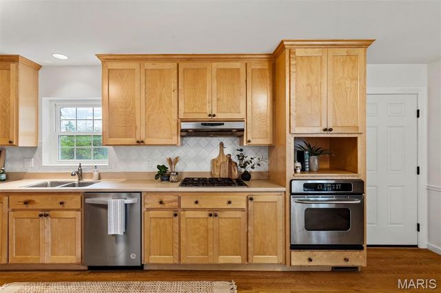 8562 Colonial Lane, Ladue, MO 63124