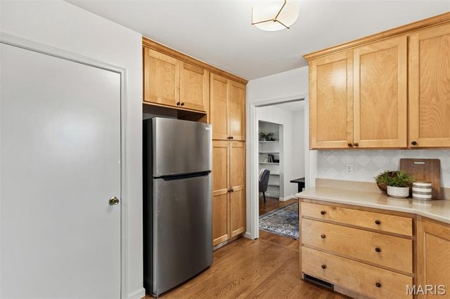 8562 Colonial Lane, Ladue, MO 63124
