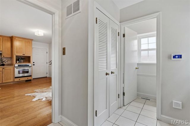 8562 Colonial Lane, Ladue, MO 63124