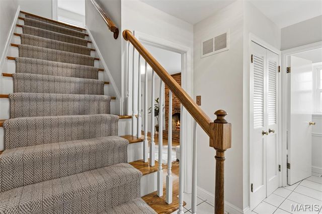 8562 Colonial Lane, Ladue, MO 63124